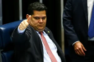Alcolumbre-positivo-300x199 Vai Vendo Brasil Portal de Notícias