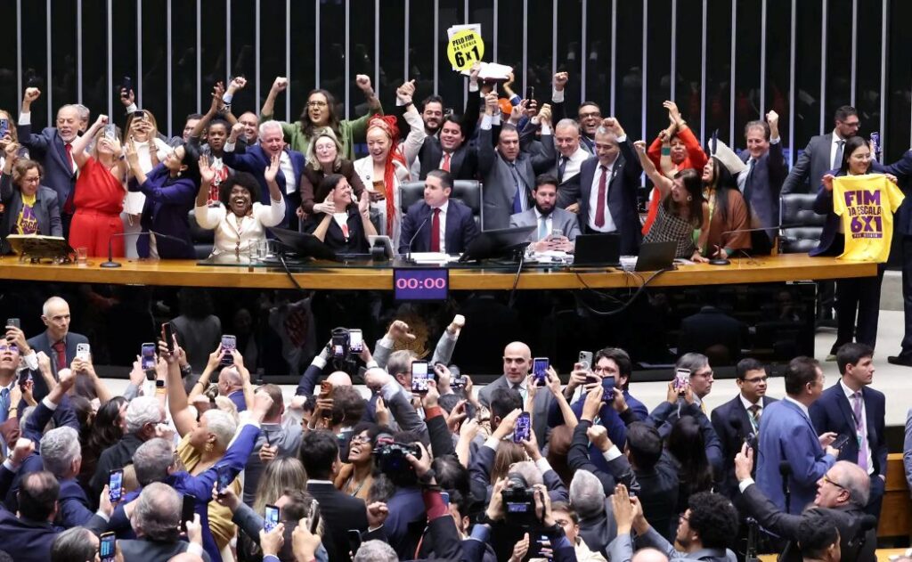 Camara-Votou-em-2-turnos-1024x631 Câmara dos Deputados aprova PEC do fim do 6x1 e reduz jornada para 40 horas
