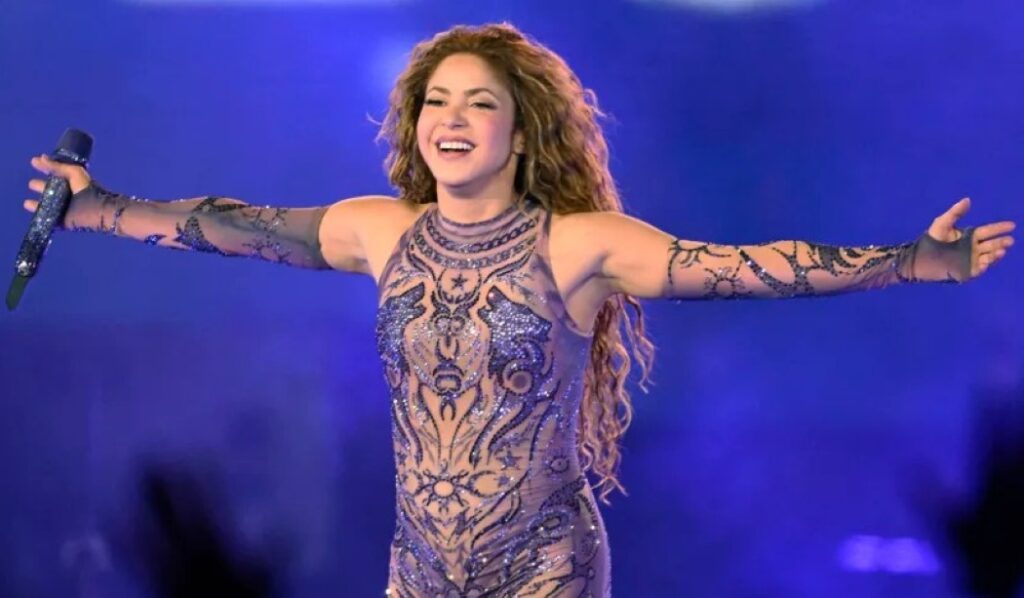 Shakira-1024x598 Shakira faz arrastão de ritmo, música e alegria em Copacabana