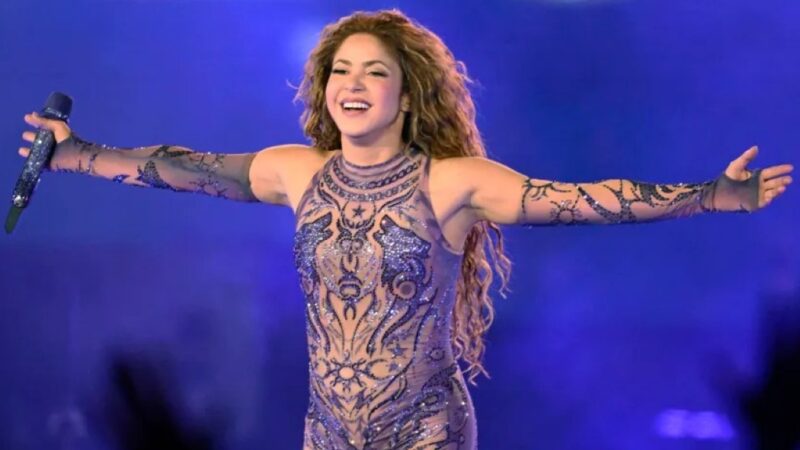 Shakira faz arrastão de ritmo, música e alegria em Copacabana