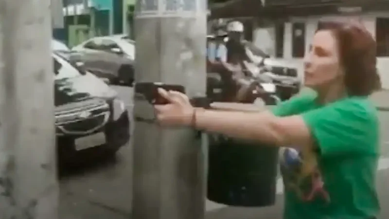 Justiça manda prender jornalista perseguido por Carla Zambelli