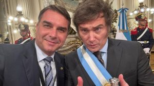 Flavio-Bolsonaro-e-Javier-milei-300x169 Vai Vendo Brasil Portal de Notícias