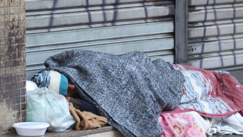 Governo de SP alerta para frio intenso e monta Abrigo Solidário