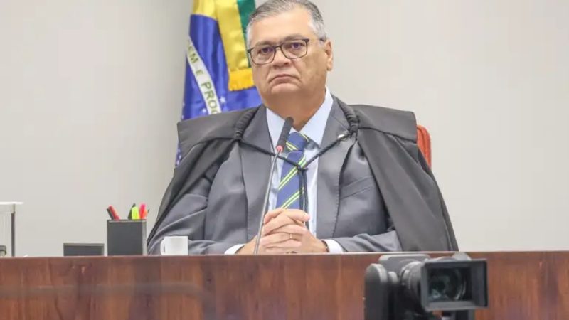 Dino afasta presidente do TCE-MA por suspeita em caso de homicídio