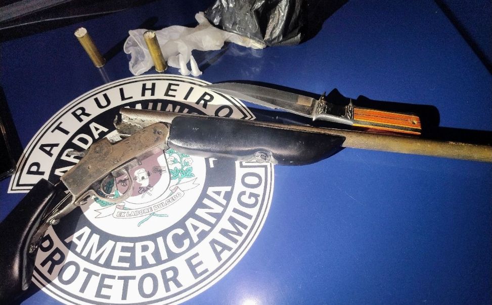 Gama-Rifle Homem é preso com espingarda artesanal e cocaína em Americana