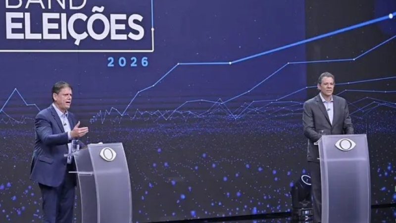 Debate da Band entre Haddad e Tarcísio tem embates duros e briga nos bastidores
